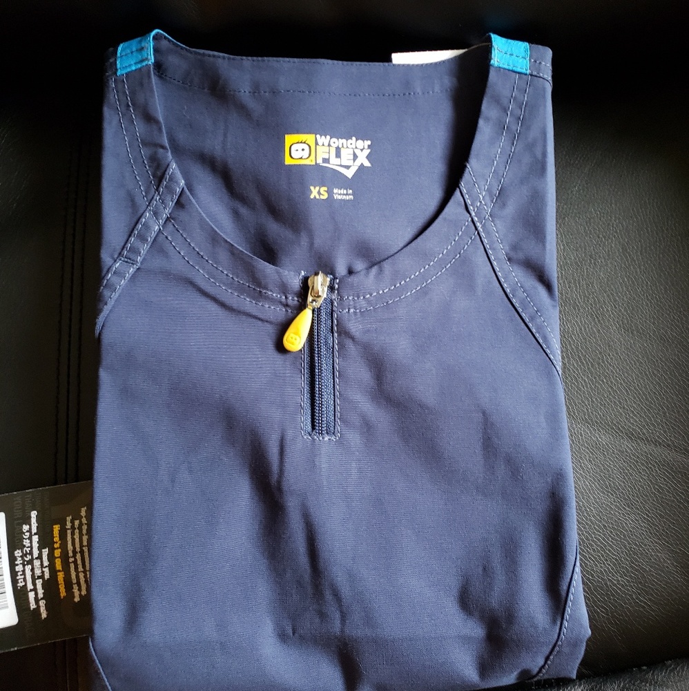 Wonder flex scrub top size xa